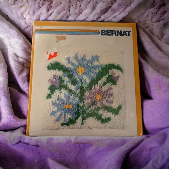 Bernat Latch Hook‎ Kit NEW Asters Flowers Floral 12x12 Vintage 1979 Farmhouse. - Picture 16 of 16